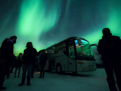 Northern lights chase by bus from Tromsø with NorthernShots Tours