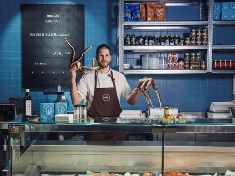 Chef at Mathallen in Tromsø showing some king crab