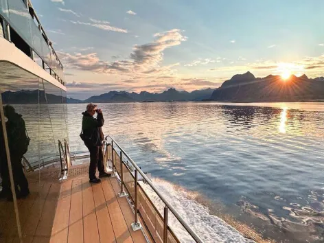 A midnight sun fjord cruise with Brim Explorer in Tromso