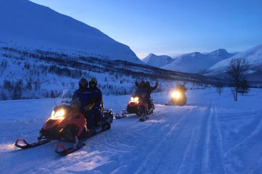 Snøskutersafari i nordnorsk natur - kveldstur med North Experience