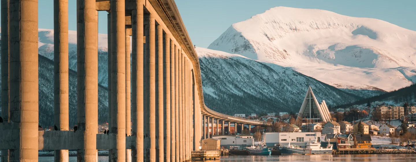 Tromsøbrua og Ishavskatedralen